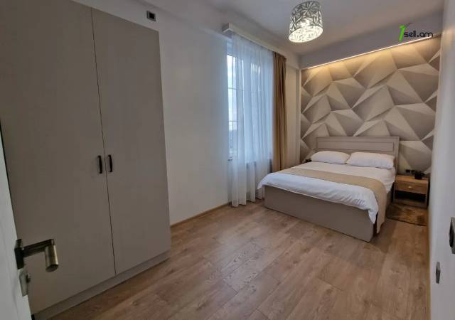 Երկու հարկանի քարե տուն, Դավթաշենի 2-րդ զանգված Դավիթաշենում, 170 ք.մ., 2 սանհանգույց