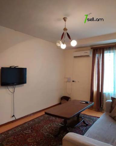 2 սենյականոց բնակարան Հանրապետության փողոցում, 42 ք.մ., կապիտալ վերանորոգված