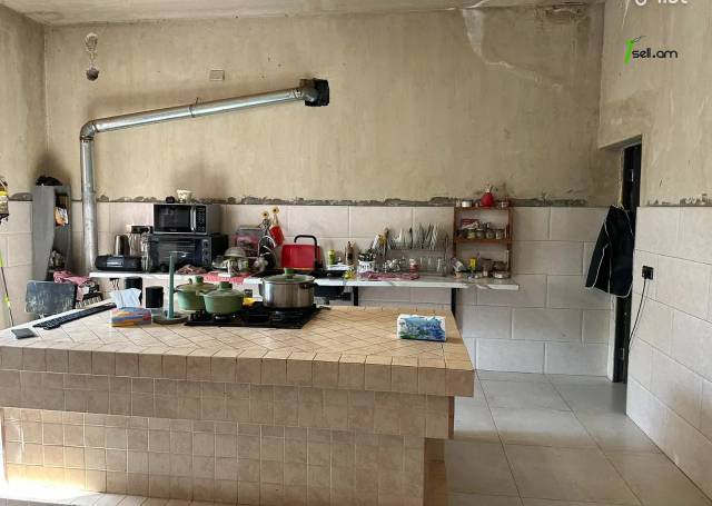 Չորս հարկանի քարե տուն 1-րդ փողոցում Քասախում, 448 ք.մ., 3+ սանհանգույց, մասնակի վերանորոգում