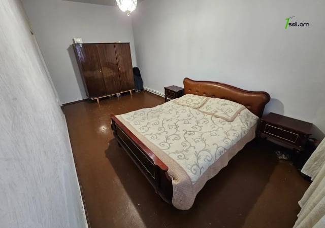 Երեք հարկանի քարե տուն Դավիթ Բեկի փողոցում Էրեբունիում, 480 ք.մ., 2 սանհանգույց, եվրովերանորոգված