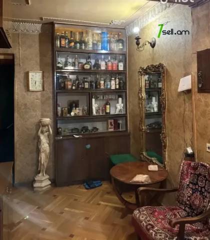 3 սենյականոց բնակարան Մխիթար Հերացու փողոցում, 91 ք.մ., 3/6 հարկ, մի քանի պատշգամբ, քարե շենք