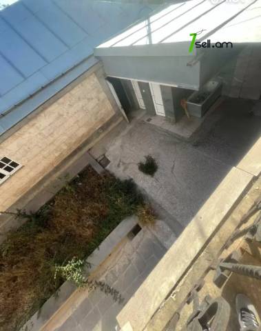 Երկու հարկանի քարե տուն Աբովյանում, 1170 ք.մ., 2 սանհանգույց, մասնակի վերանորոգում