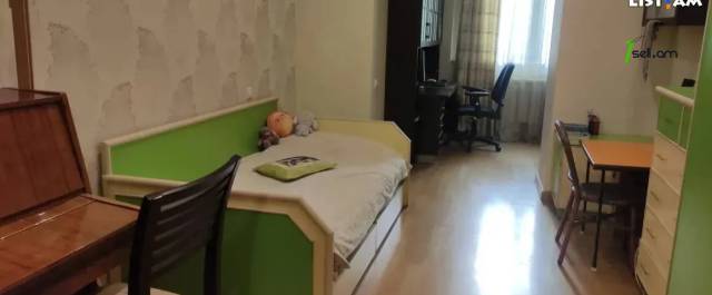 3 սենյականոց բնակարան Աբովյան փողոցում, 86 ք.մ., նախավերջին հարկ, բարձր առաստաղներ