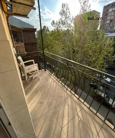 Ընդարձակ 6 սենյականոց բնակարան Մեսրոպ Մաշտոցի պողոտայում, 308 քմ, նախավերջին հարկ, 3+ սանհանգույց