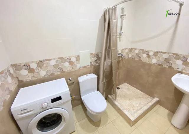 2 սենյականոց բնակարան նորակառույց շենքում Մոնթե Մելքոնյան փողոցում, 45 ք.մ., 1/17 հարկ