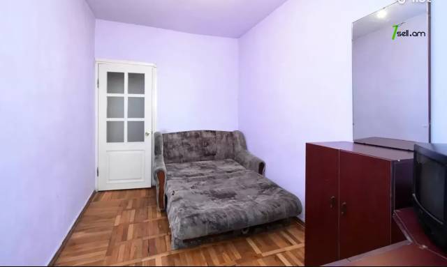 4 սենյականոց բնակարան Ավետիս Ահարոնյանի փողոցում, 100 ք.մ., եվրովերանորոգված, քարե շենք