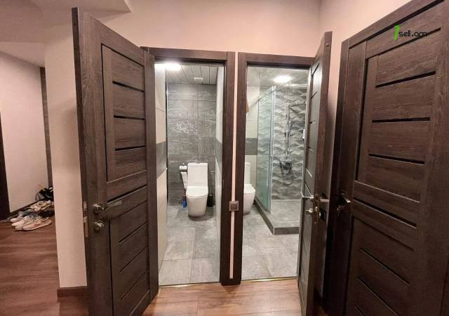 4 սենյականոց բնակարան Մեսրոպ Մաշտոցի պողոտայում, 130 քմ, 5/14 հարկ, 2 սանհանգույց, մի քանի պատշգամբ