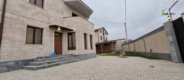 Երկու հարկանի տուն Ղափանցյան փողոցում Արաբկիրում, 500 ք.մ., 2 սանհանգույց