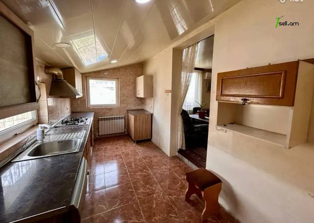 Երկու հարկանի տուն 28-րդ փողոցում Նոր Խարբերդում, 185 քմ, 2 սանհանգույց, եվրովերանորոգված