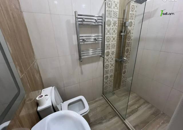 2 սենյականոց բնակարան Նալբանդյան փողոցում, 42 քմ, նախավերջին հարկ, բարձր առաստաղներ