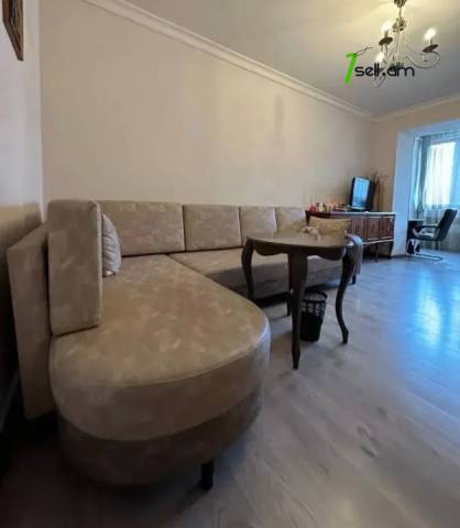 2 սենյականոց բնակարան Կոմիտասի պողոտայում, 57 քմ, 2/5 հարկ, կապիտալ վերանորոգված, քարե շենք