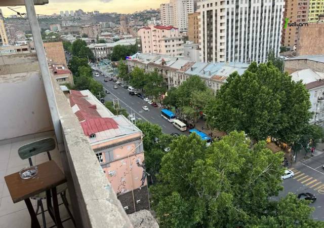 3 սենյականոց բնակարան Ամիրյան փողոցում, 100 ք.մ., 12/16 հարկ, 2 սանհանգույց, կոսմետիկ վերանորոգում