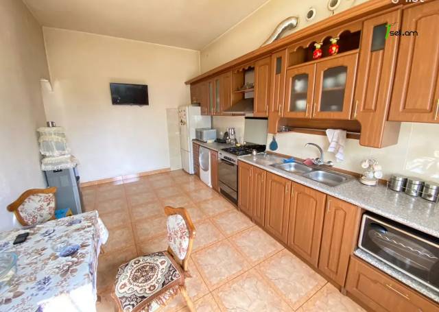 Երեք հարկանի քարե տուն Բատիկյան փողոցում Մալաթիա Սեբաստիայում, 370 քմ, 2 սանհանգույց