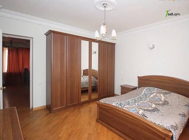 Երեք հարկանի քարե տուն Քեռու փողոցում Արաբկիրում, 610 ք.մ., 3+ սանհանգույց, կապիտալ վերանորոգված