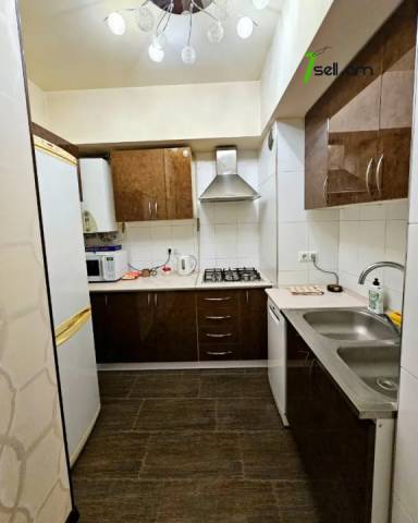 3 սենյականոց բնակարան Սայաթ-Նովայի պողոտայում, 75 ք.մ., 4/10 հարկ, կապիտալ վերանորոգված