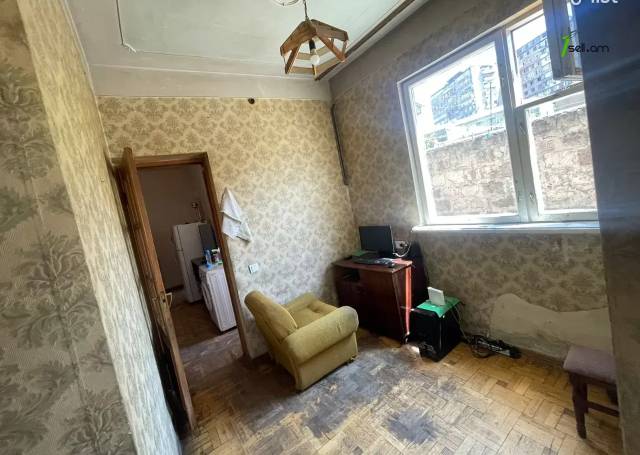 Մեկ հարկանի քարե տուն Հրաչյա Ներսիսյան փողոցում Քանաքեռ Զեյթունում, 90 քմ