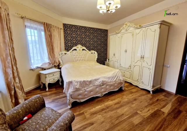 Երկու հարկանի տուն Հրաչյա Աճառյան փողոցում Ավանում, 440 ք.մ., 2 սանհանգույց, կապիտալ վերանորոգված