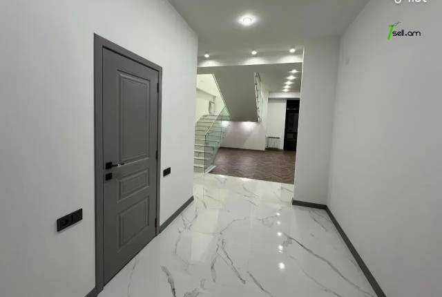 4 սենյականոց բնակարան նորակառույց շենքում, Ներսիսյան փողոցի փակուղի, 200 քմ, նախավերջին հարկ