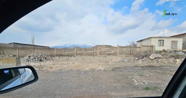 Հողատարածք ընդհանուր օգտագործման Եղվարդում, 18,300 ք.մ.