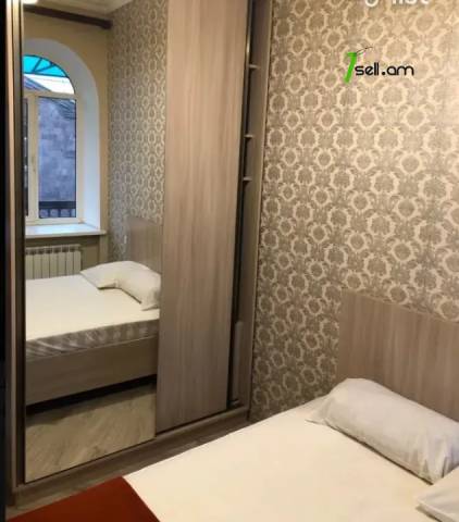 4 սենյականոց բնակարան Պարոնյան փողոցում, 105 քմ, 3/5 հարկ, 2 սանհանգույց, բարձր առաստաղներ