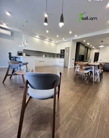 4 սենյականոց բնակարան նորակառույց շենքում Եղիշե Չարենցի փողոցում, 160 ք.մ., 3+ սանհանգույց