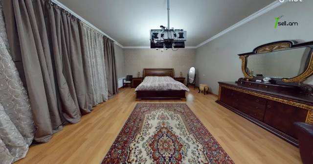 Երեք հարկանի քարե տուն Ջրվեժում, 570 քմ, 2 սանհանգույց, եվրովերանորոգված