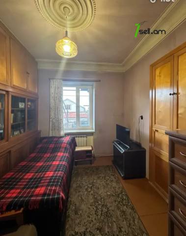 Երկու հարկանի քարե տուն Գրիգոր Զոհրապի փողոցում Աջափնյակում, 294 քմ, 2 սանհանգույց