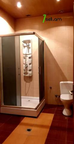 Երկու հարկանի քարե տուն Դավիթ Բեկի փողոցում Էրեբունիում, 1000 քմ, 3+ սանհանգույց