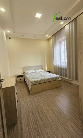 Երկու հարկանի քարե տուն Սամվել Գևորգյան փողոցում Դավթաշենում, 620 քմ, 2 սանհանգույց