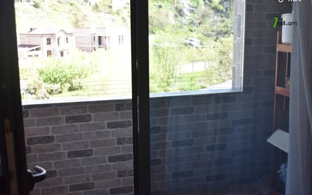 6 սենյականոց բնակարան նորակառույց շենքում Գյուրջյան փողոցում, 130 քմ, 5/8 հարկ, 3+ սանհանգույց