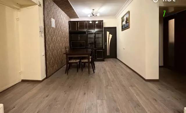 3 սենյականոց բնակարան Խորենացու փողոցում, 93 ք.մ., մի քանի պատշգամբ, կապիտալ վերանորոգված