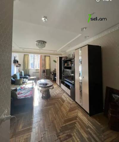 4 սենյականոց բնակարան Գուսան Շերամի փողոցում, 83 ք.մ., մասնակի վերանորոգում, քարե շենք