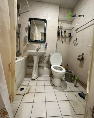 3 սենյականոց բնակարան Ռոստովյան փողոցում, 75 քմ, նախավերջին հարկ, եվրովերանորոգված