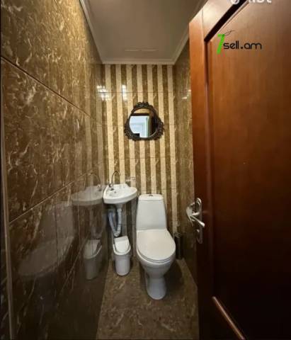 2 սենյականոց բնակարան Միխայիլ Գլինկայի փողոցում, 51 քմ, 1/3 հարկ, եվրովերանորոգված, քարե շենք