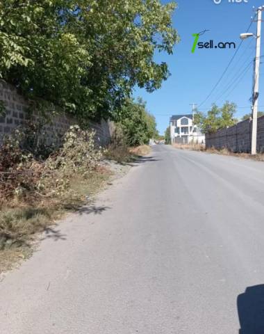 Հողատարածք բնակելի շինությունների համար Ավանում, 800 ք.մ.