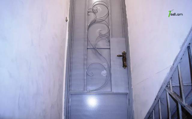 4 սենյականոց բնակարան Ռուսթավելի փողոցում, 100 ք.մ., 2/2 հարկ, 2 սանհանգույց, կապիտալ վերանորոգված