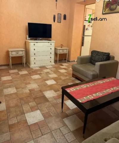 4 սենյականոց բնակարան Ազատության պողոտայում, 109 ք.մ., 2/5 հարկ, կապիտալ վերանորոգված, քարե շենք