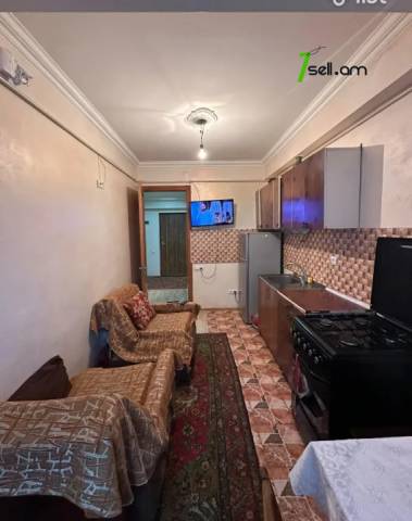 1 սենյականոց բնակարան Վիկտոր Համբարձումյան փողոցում, 43 ք.մ., 2/9 հարկ, կապիտալ վերանորոգված