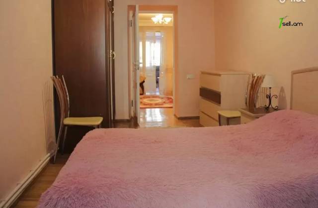 4 սենյականոց բնակարան Դրոյի փողոցում, 96 ք.մ., կապիտալ վերանորոգված, քարե շենք