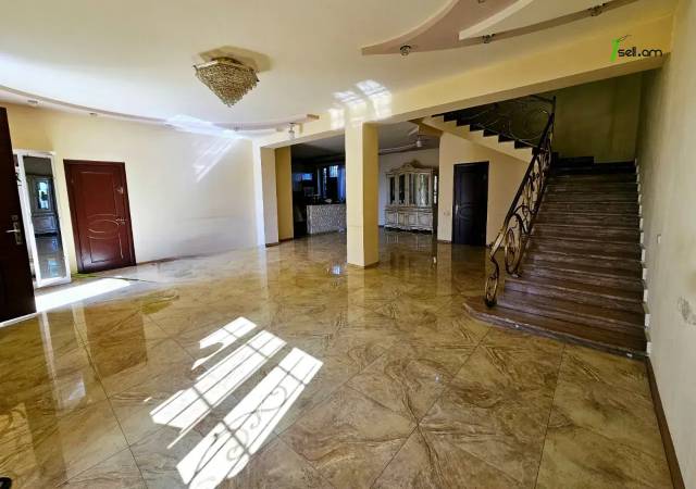 Երկու հարկանի քարե տուն, Նազարբեկյան թաղամաս Աջափնյակում, 740 ք.մ., 2 սանհանգույց