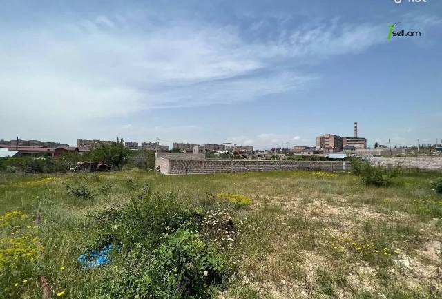 Հողատարածք բնակելի շինությունների համար Հատիս փողոցում Աբովյանում, 400 քմ