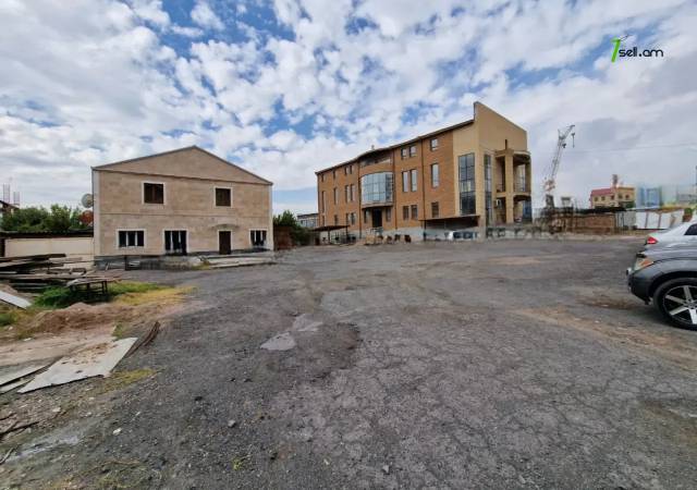 Երկու հարկանի քարե տուն Աջափնյակում, 2000 ք.մ., 3+ սանհանգույց, մեծ հողամաս