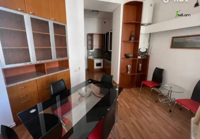 3 սենյականոց բնակարան Աբովյան փողոցում, 72 քմ, 2/4 հարկ, եվրովերանորոգված, քարե շենք