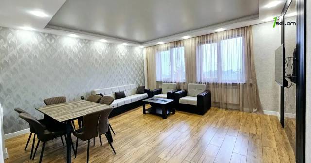 Երեք հարկանի քարե տուն Զաքարիա Քանաքեռցու փողոցում Քանաքեռ Զեյթունում, 250 քմ, 3+ սանհանգույց