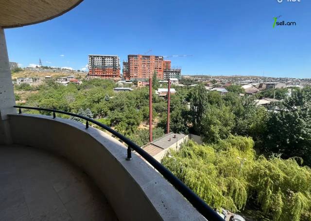 3 սենյականոց բնակարան նորակառույց շենքում Սերո Խանզադյան փողոցում, 113 քմ, 7/9 հարկ, 2 սանհանգույց