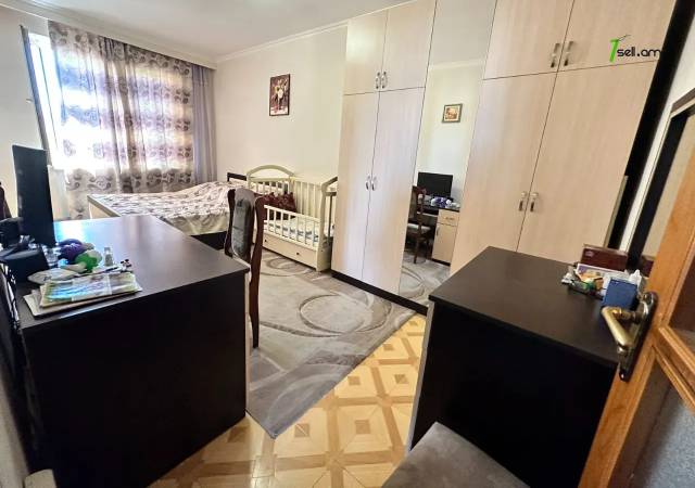 3 սենյականոց բնակարան Ռոստովյան փողոցում, 75 քմ, նախավերջին հարկ, եվրովերանորոգված