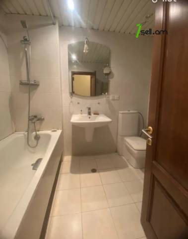 4 սենյականոց բնակարան Լվովյան փողոցում, 130 քմ, 1/5 հարկ, կոսմետիկ վերանորոգում, քարե շենք