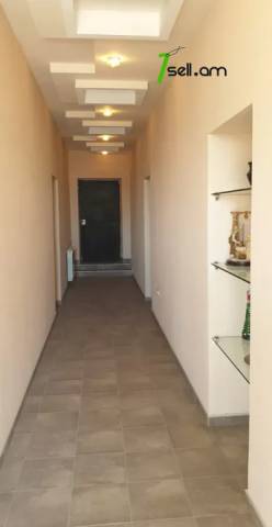 Երկու հարկանի քարե տուն Բագրևանդի փողոցում Նոր Նորքում, 250 ք.մ., 2 սանհանգույց, եվրովերանորոգված