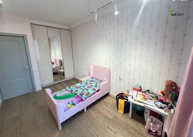 3 սենյականոց բնակարան նորակառույց շենքում Օրբելի եղբայրների փողոցում, 85 քմ, 4/15 հարկ