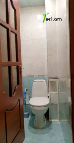 1 սենյականոց բնակարան Եզնիկ Կողբացու փողոցում, 50 ք.մ., 6/9 հարկ, կապիտալ վերանորոգված